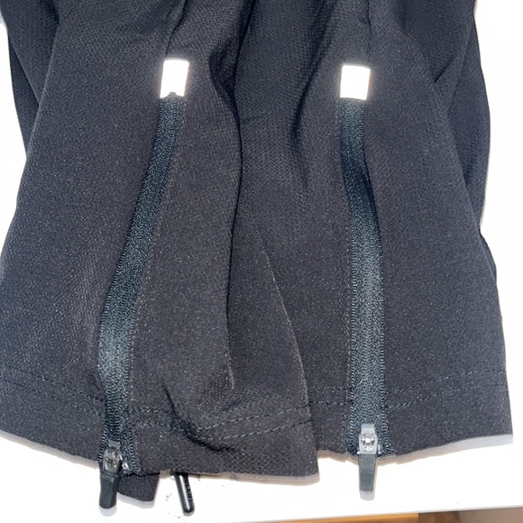 Reebok men’s joggers with zipper key pocket and zipped bottoms - Picture 6 of 6